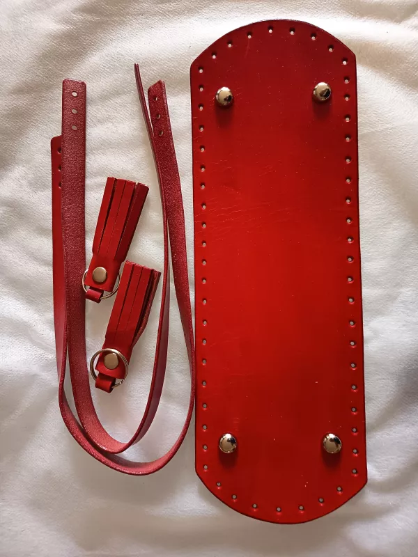 KOMPONENTY NA KABELKY / Sada dno 30x10 cm střapce červená Landsinger